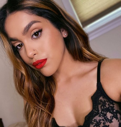 Henna Sharee pretty model picture