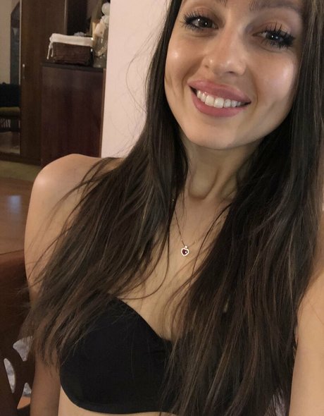 Elizabeth Sentbyeros art model photo