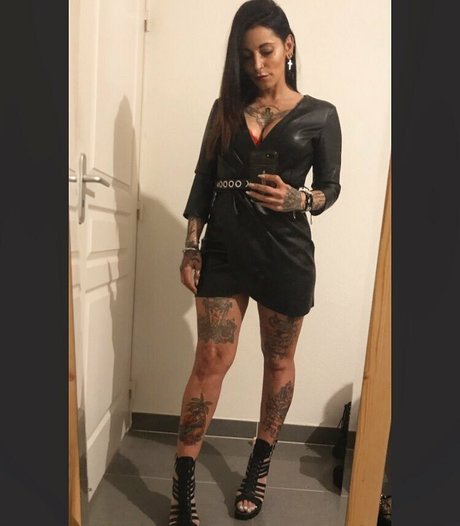 Marykey naked model picture