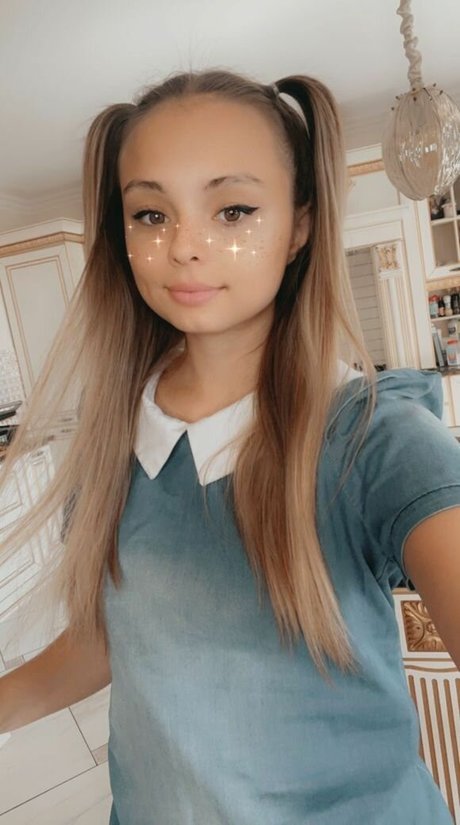 Misss Vikka hot pornstar pictures