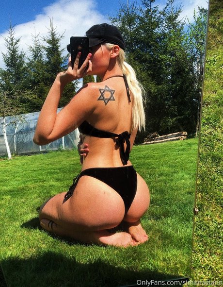 simonastann porn star photo