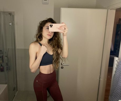 RyyFyy star porn pictures