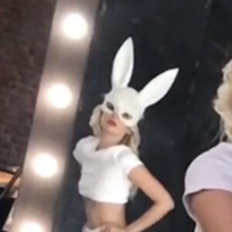 Hana Chomaniova art model photos