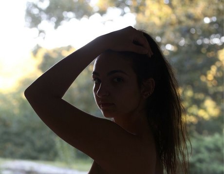 Nicolaravee high quality actress photo