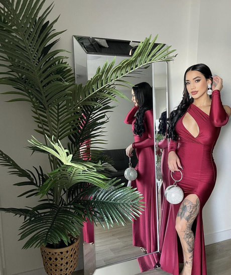 ulovemel model hot photo