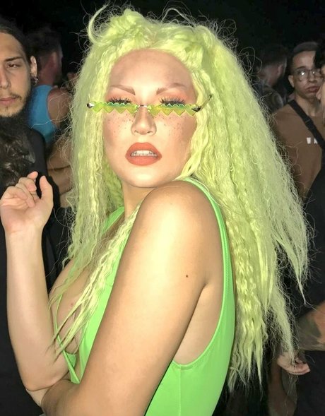 Bi0degradavel hot actress gallery