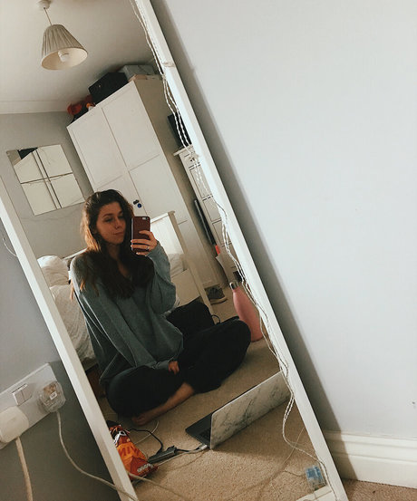 Seen Ellbats pornstar erotic pic