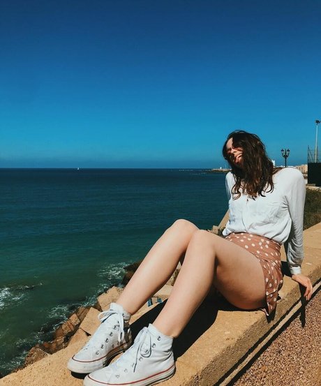 Seen Ellbats xxx pornstar img