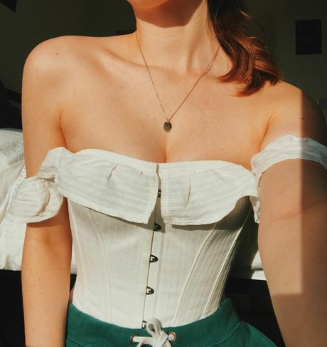 Seen Ellbats naked pornstar pictures