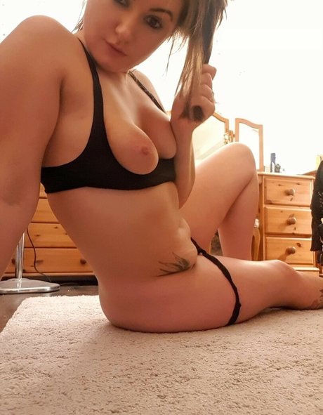 boredenglishwife beautiful model img