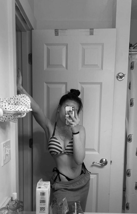 Lauren Suzaanne porn model pics