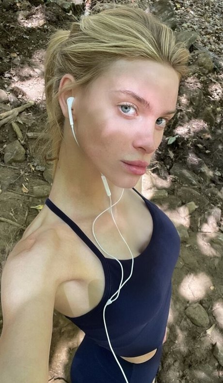 Emrosee Davies hd star pictures