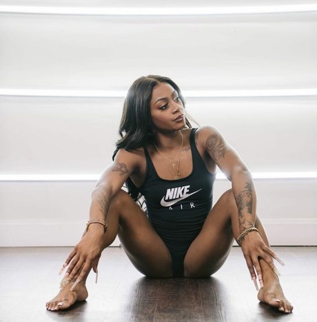 Sha Carri Richardson star sexy pictures