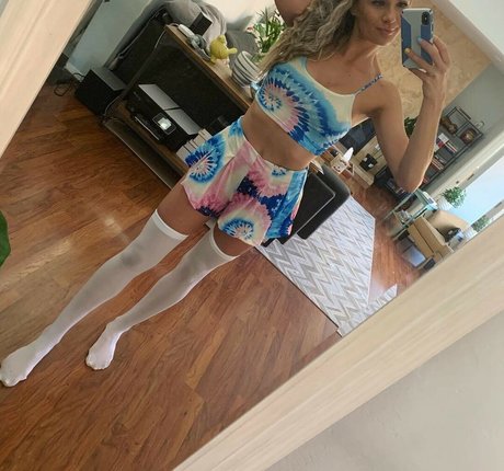 Legendarylea model hot pics