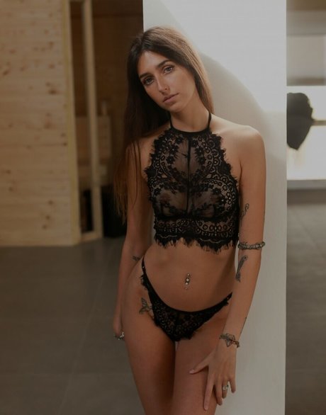 Misch nude model images