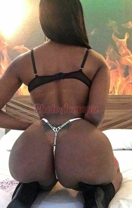 Ysa Santos erotic pornstar picture