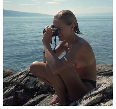 Chloe Kian erotic model photo