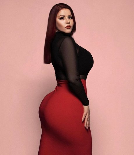 Martina Dimovska exclusive star pictures