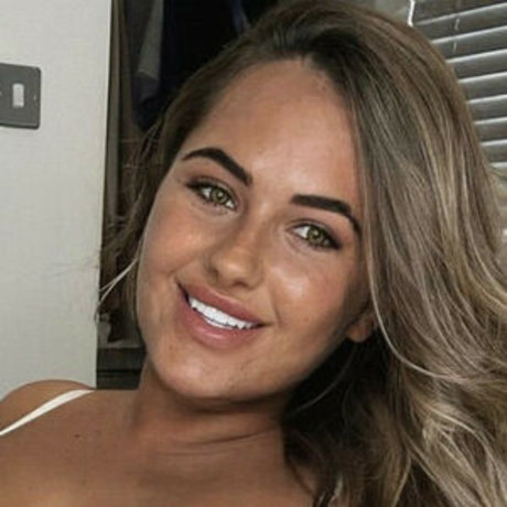 Chelsea Sky model perfect pictures