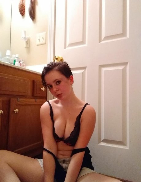 Lousyonie model pretty photos