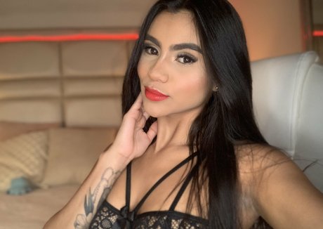 Paloma Salvatore hot model photo