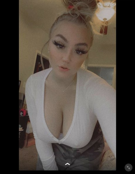 Maggielifts hot star picture