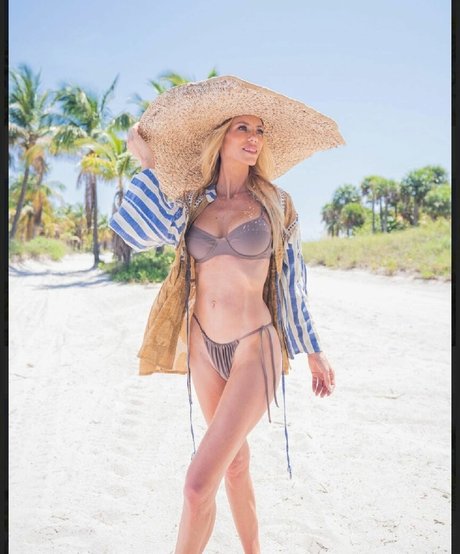 Nicole Neuman model hot archive