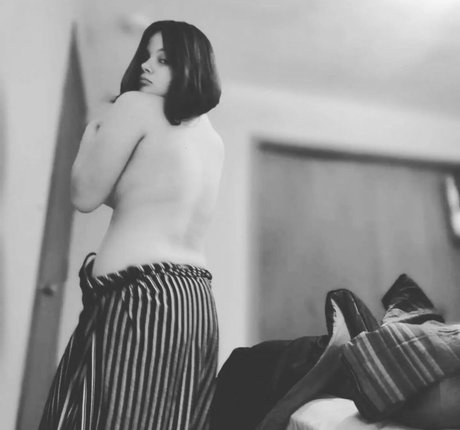 Croline Cpelri hd actress img