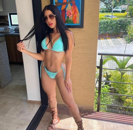 betsyarenas perfect star image