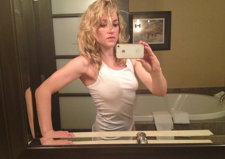 Emily Begin xxx model img