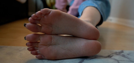 Toetally Devine pretty model gallery