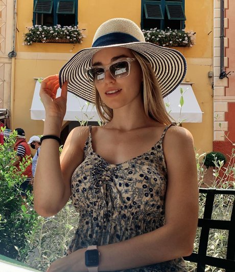 Elena Berri star pretty photo