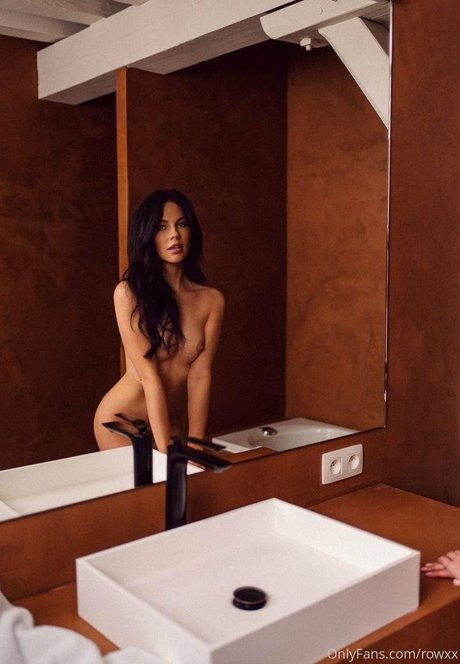 rowxx sexy pornstar pic