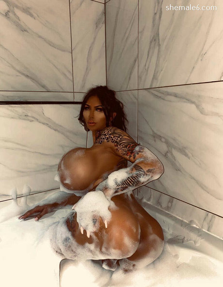 Lady Pleasure model nice img