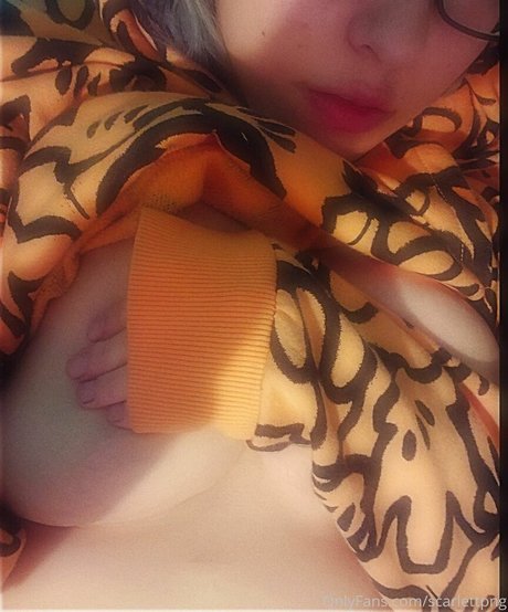 ScarlettPNG adult actress picture