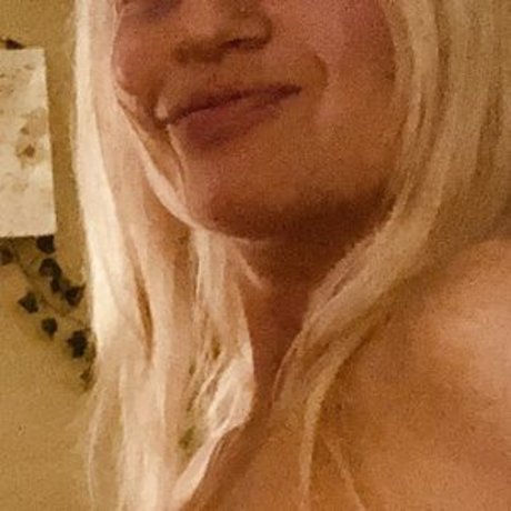 Alexandra Rose star top image