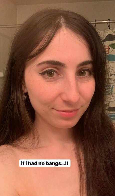 Hollykipz naked pornstar gallery