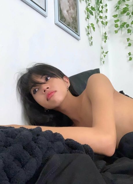 miruplanttt adult model image