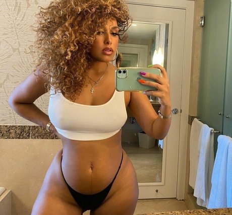 Aisha Thalia pornstar hd pics