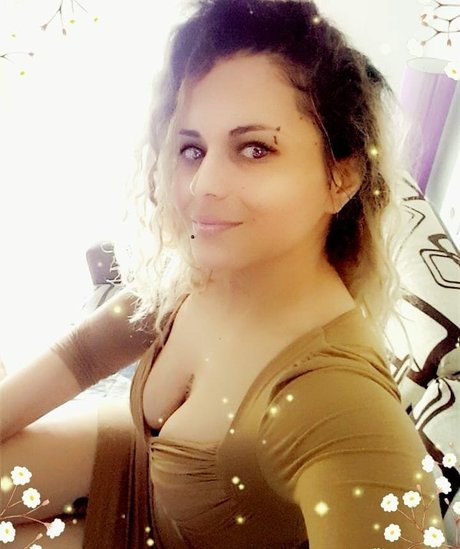 Aroua Dh art model images