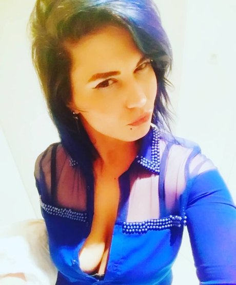 Aroua Dh nude star pictures