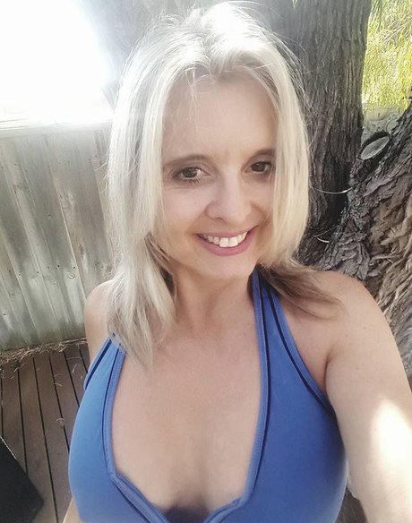 Helen Eleni xxx model pictures