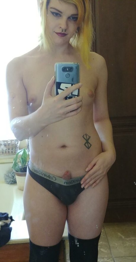 Anri Singer star naked image