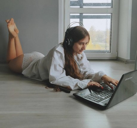 Tina Luven hot model photo