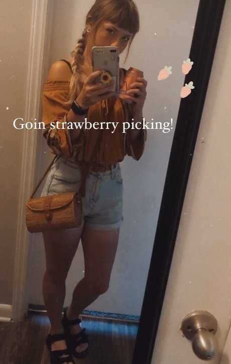 Evergreenosa naked actress img