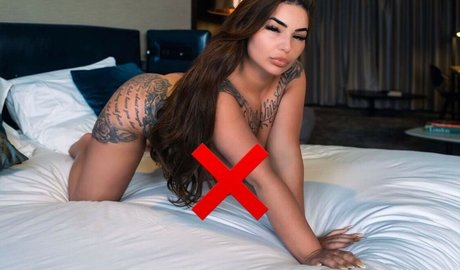 LouiseMcnamara beautiful model photos