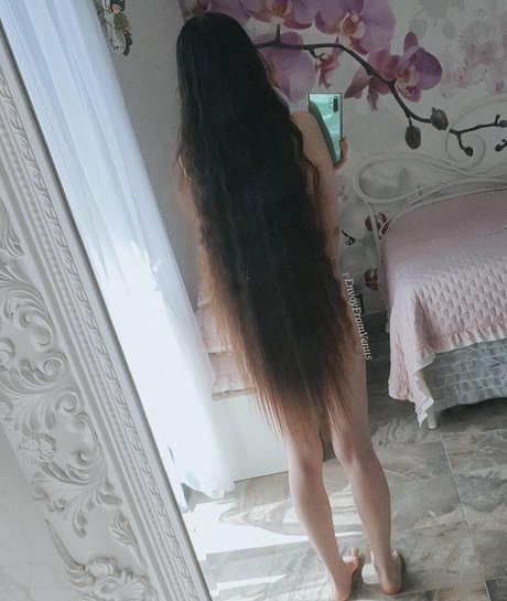 EnvoyFromVenus model pornographic photos