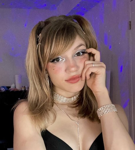 Sueptime adult model img