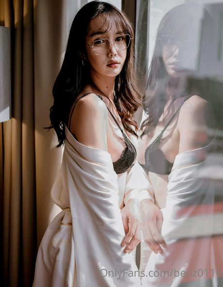 Benz Sang sexy model pic