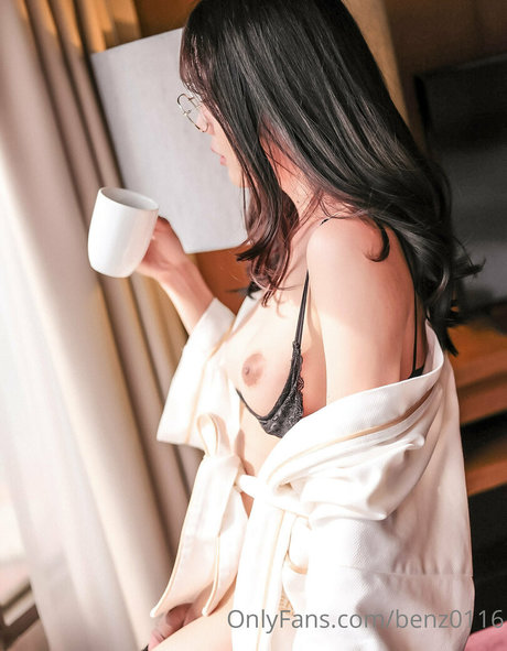 Benz Sang model hot photos